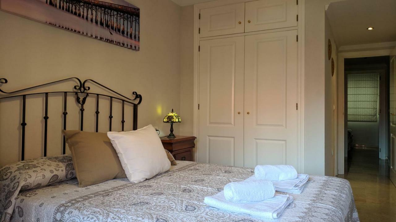 Apartamento Las Camelias ベナルマデナ エクステリア 写真